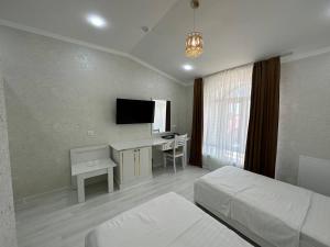 TV a/nebo společenská místnost v ubytování Ideal Hotel