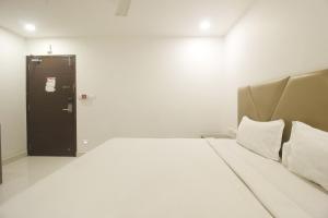 Postel nebo postele na pokoji v ubytování Hotel SSR GRAND