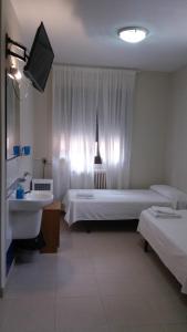 Ένα ή περισσότερα κρεβάτια σε δωμάτιο στο Residencial Oscense