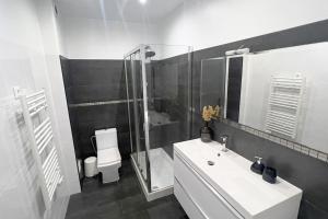 Koupelna v ubytování QUARTO PRIVADO LUXO