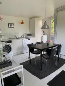 a kitchen with a table and chairs in a room at Tusindfrugt B&B in Store Heddinge