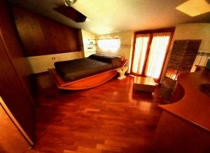 a bedroom with a bed and a wooden floor at La Rosa dei Venti Guest House in Pontecagnano