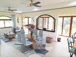 a dining room with a table and chairs at Beautiful Lake Arenal 2 Bed Villa - Plus Communal Pool, Gym, Massage in Tronadora