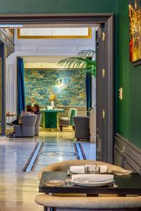 A seating area at Eugenia de Montijo, Autograph Collection