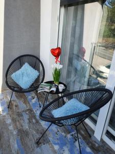 Balkón alebo terasa v ubytovaní Apartman Zlatni breg Divčibare