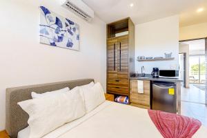 a bedroom with a bed and a kitchen at La Selva 303 Sirenis in Akumal