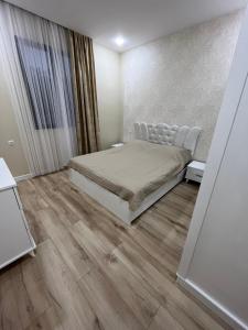 Tempat tidur dalam kamar di MT House