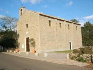a large brick building on the side of a road at Casa Bella - 4 couchages - 6 minutes Plages in Porto-Vecchio