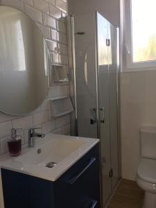 a bathroom with a sink and a mirror and a shower at LA MARINA in Galizano