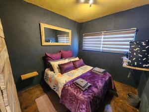 Ένα ή περισσότερα κρεβάτια σε δωμάτιο στο Hartbeest Bush Lodge 4