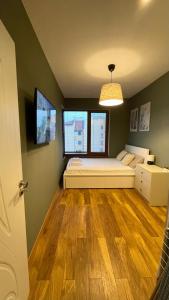 A bed or beds in a room at Dune Apartment Nessebar