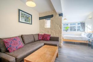 a living room with a couch and a table at The Ramblers' Rest - Princetown in Princetown