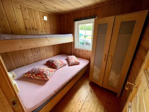 a small room with a bunk bed in a cabin at Gullvåg Camping Nyberg in Soknedal