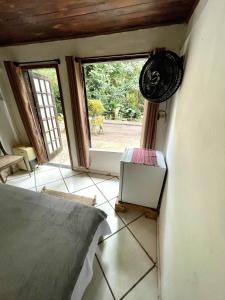 Uma área de estar em Casa Selva - Vila do Abraão - Ilha grande