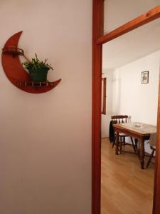 a room with a table and a plant on a wall at Apartment Diana in Komiža