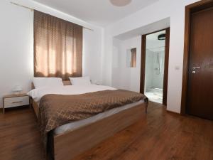 a bedroom with a large bed and a large window at Casa cu Scări in Lunca Mare
