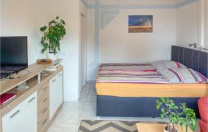 Ένα ή περισσότερα κρεβάτια σε δωμάτιο στο Gorgeous Apartment In Kalkhorst