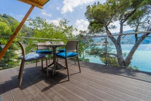 a table and chairs on a balcony with a view of the water at Villaggio Smeraldo in Moneglia