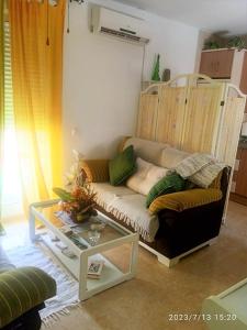 A seating area at Ático Roquetas