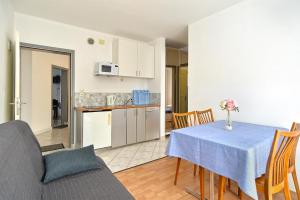 Kuchyň nebo kuchyňský kout v ubytování Apartments Stefko 2071
