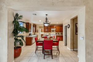 a dining room and kitchen with a table and chairs at The Winner’s Retreat in Las Vegas