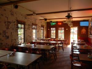 Foto dalla galleria di Prohibicja Peter's Pub a Mikołajki Altre 17 foto