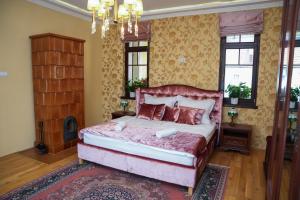 Postel nebo postele na pokoji v ubytování Várkert Deluxe Apartmanház