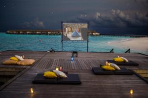 Noku Maldives, Vignette Collection内部或周边的泳池