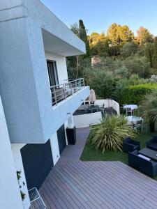 a house with a balcony and a patio at Villa Louancelie B&B in Cavalaire-sur-Mer