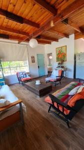 a living room with two beds and a couch at Agradable casa con Tina de agua Caliente y Piscina in Quillón