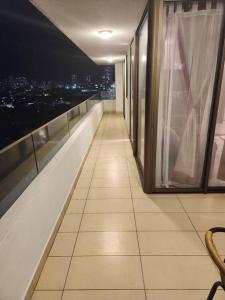 a long hallway with a view of a city at night at Cómodo departamento diario. in Iquique