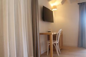 A television and/or entertainment centre at Sóller Center