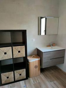 a bathroom with a sink and a mirror at Appartement neuf avec balcon et 2 chambres in Saint-Florent