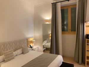 A bed or beds in a room at Sóller Center