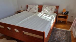 Postel nebo postele na pokoji v ubytování Chateau Radvanov Pension