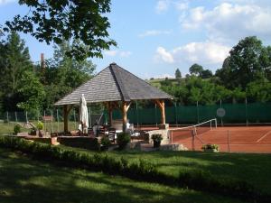 Tenis a/nebo squash v ubytování Chateau Radvanov Pension nebo okolí
