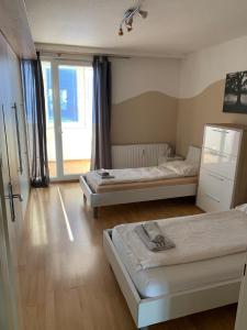 Postel nebo postele na pokoji v ubytování Esslinger Hauptstr Spacious apartment with loggia