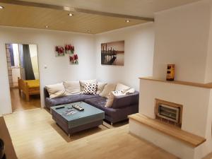 Posezení v ubytování Esslinger Hauptstr Spacious apartment with loggia