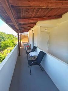 a balcony with two chairs and a table on it at Guesthouse Eljuga Family in Stari Grad