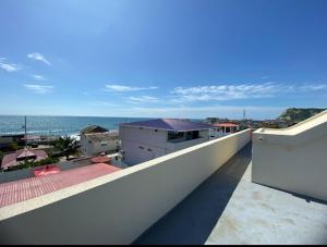 a balcony with a view of the ocean at Departamento amoblado con piscina en San Clemente in San Clemente