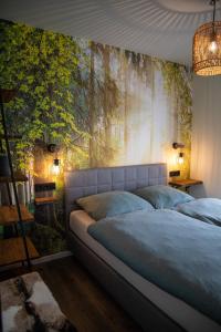 a bedroom with a bed with a painting on the wall at Penthouse Wohnung mit Terrasse & Sauna - Wildecker Ferienbutze in Hönebach