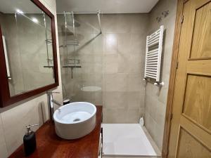 Koupelna v ubytování Two bedroom apartment overlooking the pool - CO1222LT