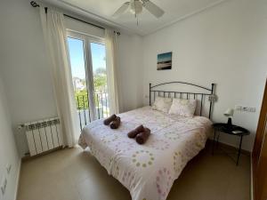 Postel nebo postele na pokoji v ubytování Two bedroom apartment overlooking the pool - CO1222LT + 7 fotografií