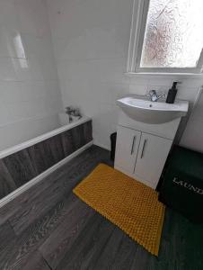 a bathroom with a sink and a bath tub at Holiday home in City Centre in Liverpool
