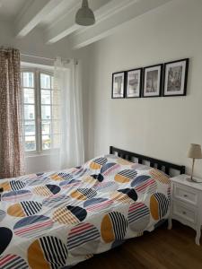 Postel nebo postele na pokoji v ubytování Appartements en hyper Centre de Vendôme