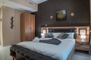 a bedroom with a large bed in a room at Darkwood Haven - Luxe 2BR Duplex Stay in Oasis, Near Masdar City in Abu Dhabi