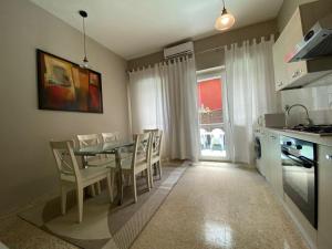 A kitchen or kitchenette at Key-Rome Re di Roma