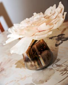 a flower in a vase on a table at Casa las Estrellas in Agua de Bueyes +25 photos