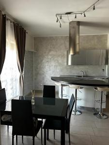 a kitchen and dining room with a table and chairs at Kennedy Apartment in Quattromiglia