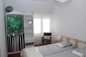 Tempat tidur dalam kamar di Peniche Housing | Tree The Company